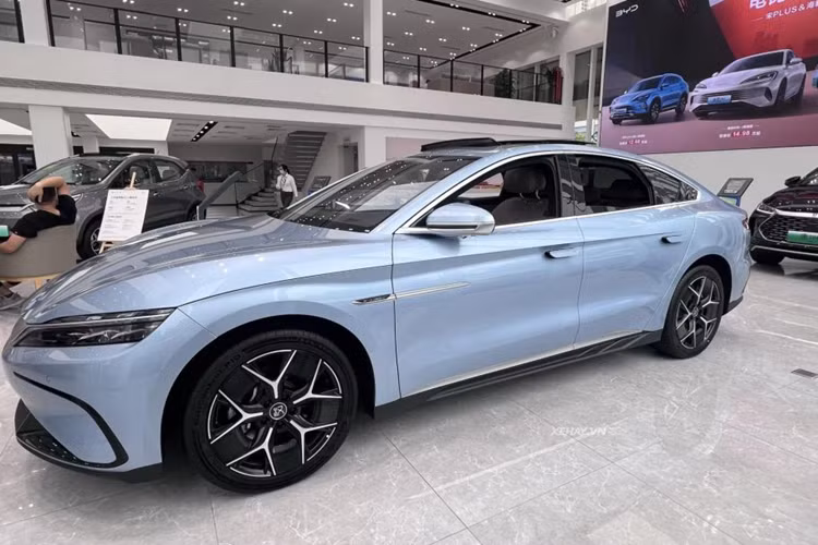 Ông Liu Xue Liang, Tổng Giám đốc mảng ôtô của BYD châu Á - Thái Bình Dương cho biết, BYD đánh giá Việt Nam là một thị trường quan trọng, nhiều tiềm năng. Chính vì thế, hãng xe Trung Quốc kỳ vọng có thể đem đến một hệ sinh thái sản phẩm tại thị trường Việt Nam.