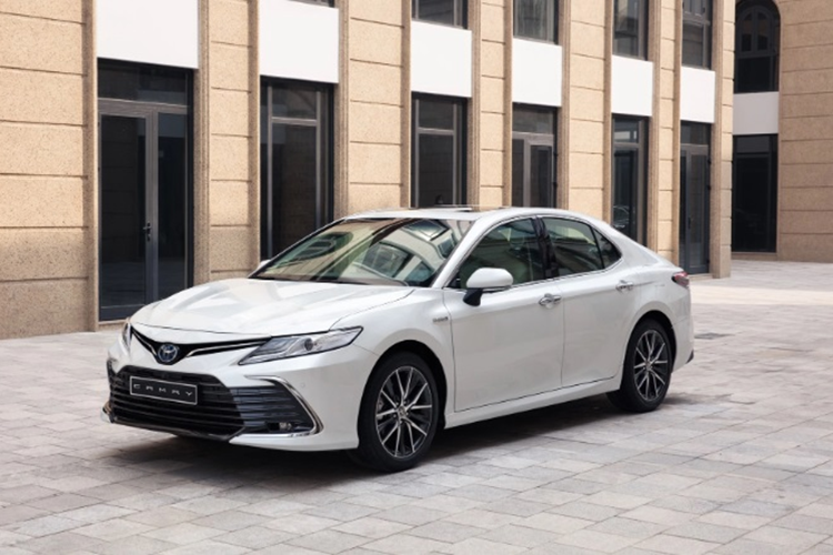 Ngoài ưu đãi của đại lý, Toyota Việt Nam cũng gia hạn bảo hành cho khách hàng mua Toyota Camry trong năm nay.