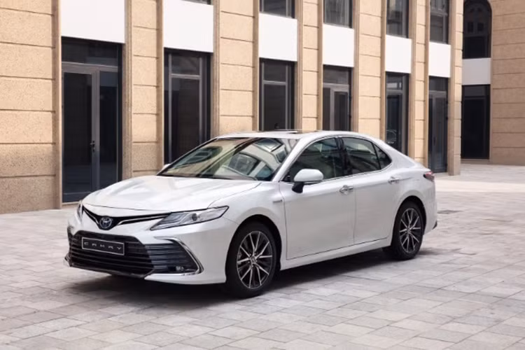 Ngoài ưu đãi của đại lý, Toyota Việt Nam cũng gia hạn bảo hành cho khách hàng mua Toyota Camry trong năm nay.