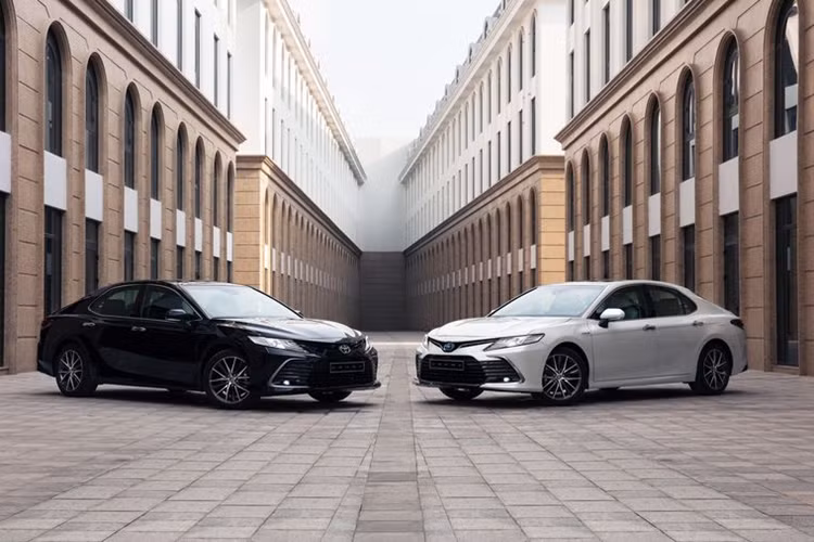 Ngoài ra, một số đại lý còn có chính sách tặng phụ kiện chính hãng cho khách đặt xe Toyota Camry và thanh toán trước ngày 31/1/2024.