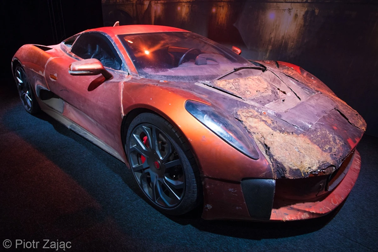Jaguar C-X75 vẫn xuất hiện trong phần phim "Spectre" năm 2015, được cầm lái bởi nhân vật phản diện Mr. Hinx. Có khoảng 7 chiếc đã được sản xuất riêng cho bộ phim này.