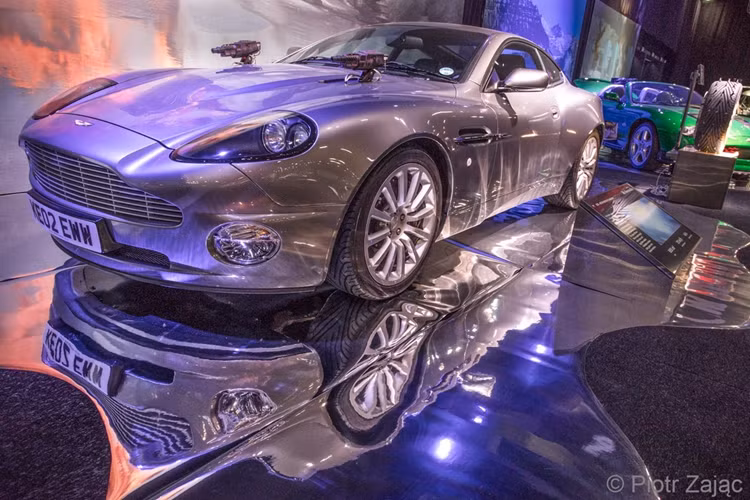 Aston Martin Vanquish là mẫu xe grand tourer tiếp nối chiếc Vantage đời 1993. Tuy nhiên, mẫu xe này chỉ được sản xuất với 2 thế hệ, kéo dài từ năm 2001 đến năm 2018.