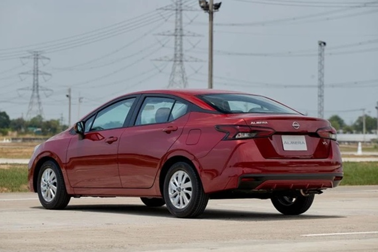 Phiên bản cao nhất SR có màn hình trung tâm 8 inch thay vì 7 inch, sưởi hàng ghế trước, khởi động xe từ xa... Cung cấp sức mạnh cho Nissan Almera 2024 vẫn là động cơ xăng 3 xy-lanh, tăng áp, dung tích 1.0L, tạo ra công suất tối đa 100 mã lực và mô-men xoắn cực đại 152 Nm.