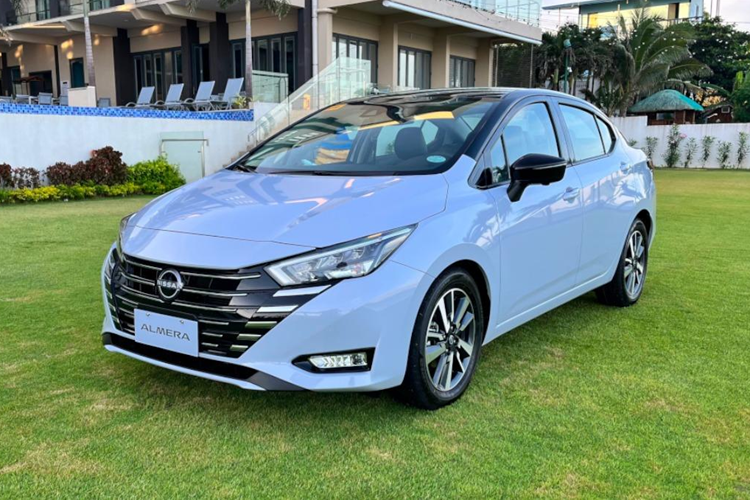 Vào tháng 6 vừa qua, có 3 chiếc Nissan Almera mới đã bị bắt gặp tại trung tâm kiểm định khí thải ở Hà Nội. Đây cũng chính là 3 phiên bản dự kiến sẽ ra mắt thị trường Việt. Hiện giá xe Nissan Almera tại Việt Nam cho 2 phiên bản lần lượt là 539 triệu và 595 triệu đồng.