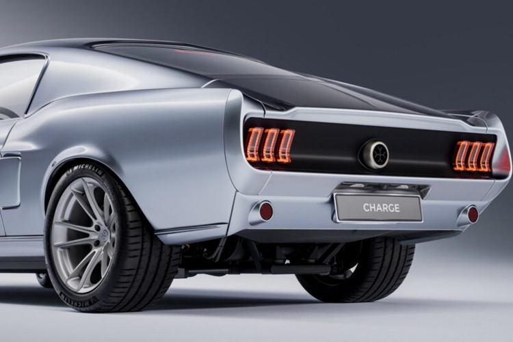 Theo nguyên bản, thương hiệu kỳ vọng sẽ sản xuất khoảng 499 chiếc. Mẫu xe dự kiến sẽ có mức công suất 536 mã lực (400 kilowatt) và mô-men xoắn tức thời là 1.500 Nm và được trang bị hệ thống dẫn động bốn bánh.