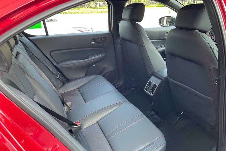 mức giảm cho xe Honda City những sẽ bị giới hạn về mặt số lượng và màu sắc, tùy theo từng đại lý. Trong năm 2023, City vẫn là mẫu ôtô bán chạy nhất của thương hiệu Honda ở Việt Nam với doanh số cộng dồn 9.894 xe. Đồng thời, mẫu xe này đứng thứ 3 trong phân khúc sedan hạng B, chỉ sau Hyundai Accent và Toyota Vios.