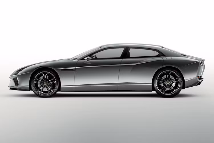 Tuy nhiên, ý định ban đầu về dòng xe chủ lực của Lamborghini thuộc thế hệ thứ 4 lại không phải là Lanzador, mà thực ra hãng từng muốn làm xe sedan thể thao. Nguyên nhân của ý tưởng này bắt nguồn từ việc danh mục của Lamborghini quá thiên về hiệu năng vận hành mà bỏ khuyết mất phân khúc sang trọng, cao cấp.