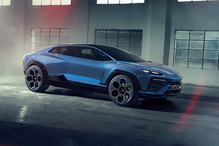 “Khi thảo luận về việc bổ sung thêm dòng xe thứ 4 cho danh mục của mình, chúng tôi đã xem xét rất nhiều ý tưởng, từ xe GT (như hiện nay) cho đến tạo ra thêm chiếc SUV nữa (mà sau đó bị từ chối ngay lập tức) và cả việc đem chiếc sedan Estoque vốn đã bị “xếp xó” từ năm 2008 trở lại.