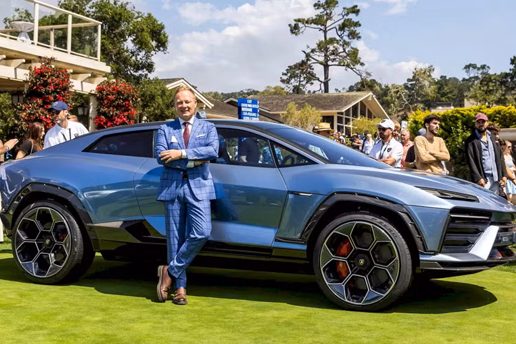 Dòng sản phẩm thứ 3 là mẫu gầm cao Urus ra đời vào khoảng cuối 2017, đầu 2018 và vẫn tiếp tục hiện diện cho đến ngày nay. Đến tháng 8/2023, Lamborghini cho trình diễn chiếc xe ý tưởng mang tên Lanzador và cho biết bản hoàn thiện của mẫu concept này sẽ trở thành dòng xe chủ lực thứ 4 của thương hiệu