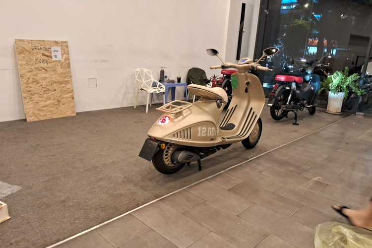 Bốn số xuất hiện trên Vespa 946 Dragon lần lượt đại diện cho các năm Thìn trong quá khứ: Nhâm Thìn 2012, Canh thìn 2000, Mậu Thìn 1988 và Bính Thìn 1976.