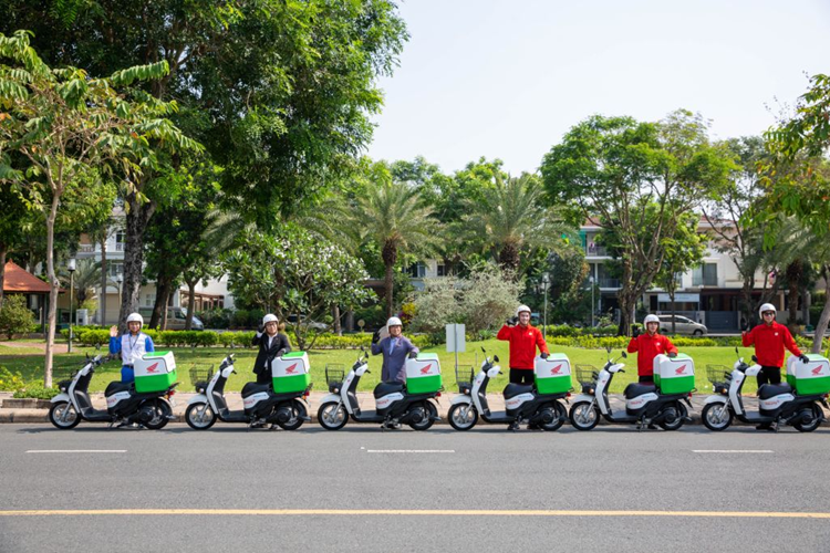 Tiếp nối những kết quả tích cực trên, năm 2024 này, HVN tiếp tục mở rộng quy mô hợp tác mô hình này với tập đoàn Lotteria Việt Nam. Trong buổi lễ sáng ngày 18/1/2024, HVN chính thức bàn giao 100 xe máy điện Honda Benly e: giao hàng trên hệ thống toàn quốc của Lotteria.