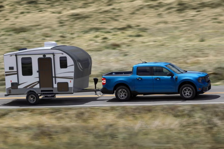 Mẫu xe bán tải Ford Maverick 2025 tại thị trường Mỹ có đến 4 phiên bản là: XL cơ sở, XLT tầm trung, Lariat cao cấp và Tremor tập trung chạy địa hình. Mỗi phiên bản sẽ có một số khác biệt ở ngoại thất để người dùng dễ dàng phân biệt.