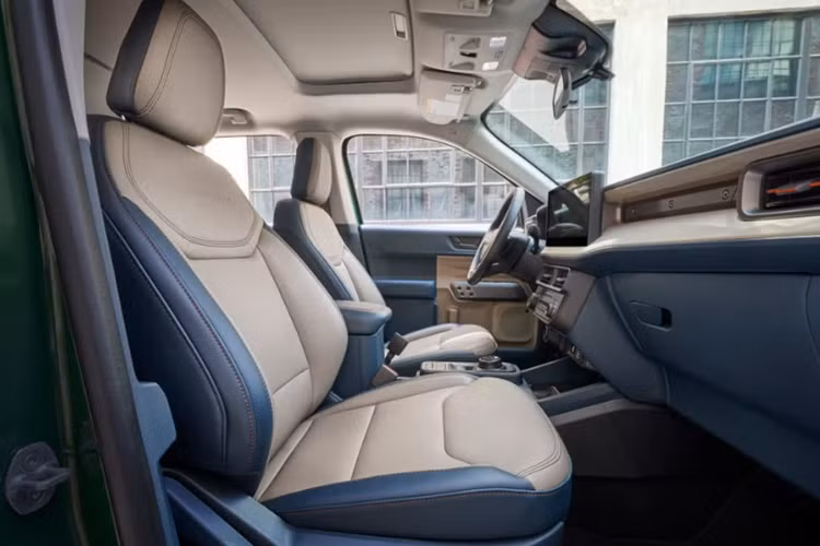 Cung cấp sức mạnh cho Maverick 2025 là 2 tùy chọn động cơ. Thứ nhất là hệ truyền động hybrid là sự kết hợp của động cơ xăng 2.5L với mô tơ điện cho tổng công suất 191 mã lực.