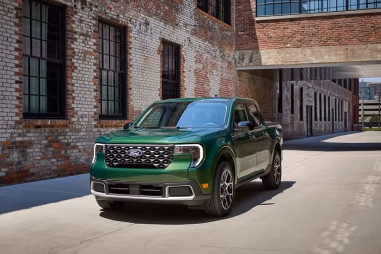 Theo đó, ở lần nâng cấp này, mẫu xe bán tải Ford Maverick thế hệ mới sẽ được bổ sung khá nhiều trang bị cùng ngoại hình được tinh chỉnh lại với phong cách hầm hố và bắt mắt hơn.