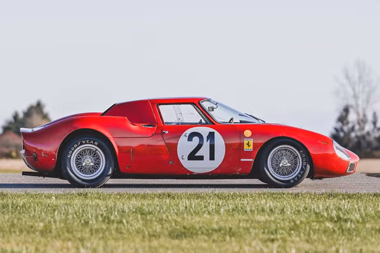 Sau khi giành được 9 chiến thắng trong cuộc đua sức bền 24 Hours of Le Mans danh giá, 5 lần trong số đó diễn ra đồng thời trong nửa đầu những năm 1960 và sau đó Ferrari đã không giành thêm một chiến thắng chung cuộc nào nữa tại Le Mans trong 58 năm.