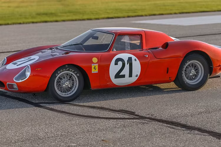 Chỉ riêng điều đó thôi cũng đủ kích thích sự thèm muốn của các nhà sưu tập, nhưng việc là chiếc Ferrari V-12 cuối cùng giành chiến thắng tại Le Mans trước thời kỳ thống trị của GT40 chắc chắn sẽ tạo nên điều gì đó đặc biệt hơn. RM Sotheby’s đưa ra ước tính trước khi đấu giá là 26 triệu Đô và chiếc xe sẽ được bán vào tháng 2/2025 tại Paris.