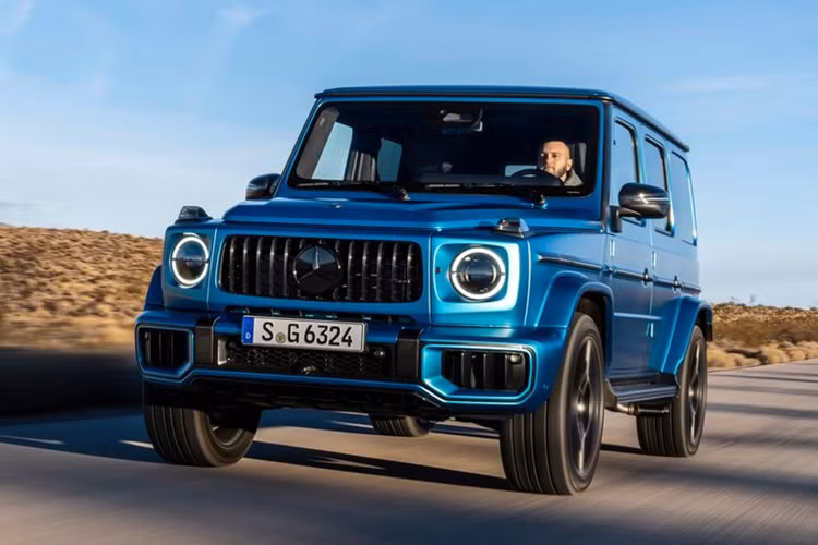 Đó là việc thay đổi màu sơn xe khác với công bố trên cavet, có thể bị lực lượng chức năng xử phạt, thêm vào đó, việc dán đề-can cần chọn nơi uy tín, nguồn gốc đề-can rõ ràng, để tránh gây ra những tác hại không đáng có cho bề mặt sơn "zin".