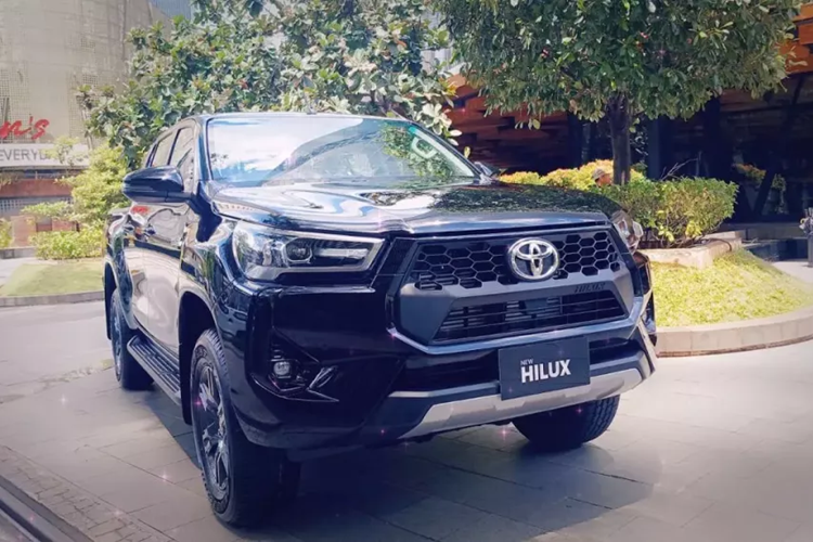 Không chỉ Úc mà thị trường Indonesia cũng đón nhận phiên bản nâng cấp nhẹ của dòng xe bán tải Hilux. Tuy nhiên, khác với xe ở thị trường Úc, Toyota Hilux 2024 mới dành cho Indonesia không có hệ truyền động mild hybrid mới. Thay vào đó, mẫu xe bán tải này ở thị trường Indonesia tiếp tục dùng máy dầu như cũ.
