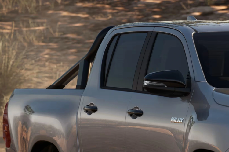 Tại thị trường Indonesia, giá xe Toyota Hilux 2024 cho 3 phiên bản là E, G và V có mức bán ra dao động từ 442,2 - 526,55 triệu Rupiah (khoảng 685 - 816 triệu đồng). So với xe đang bán ở Việt Nam, Toyota Hilux 2024 ở Indonesia vẫn rẻ hơn.