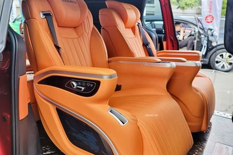 Nhằm tăng thêm độ tiện nghi và đẳng cấp cho chiếc xe của mình, nhiều chủ xe đã tìm đến các cơ sở chuyên độ nội thất. Nắm bắt được điều đó, một đơn vị độ xe chuyên nghiệp tại tại Hà Nội mới đây đã ra mắt gói độ nội thất Hermes cho Kia Carnival.