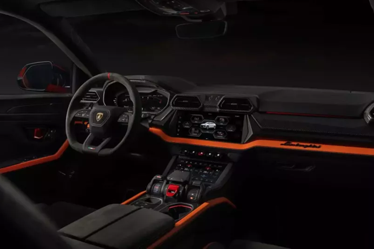 Vì thế, sẽ rất thú vị nếu như chủ nhân của McLaren Elva vẫn quyết định điền tên mình vào danh sách khách Việt đầu tiên đặt mua chiếc xe Lamborghini Urus SE.