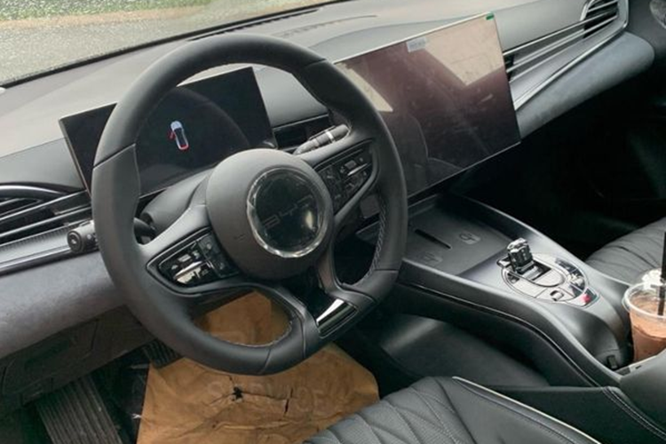 Nếu đặt xe ở thời điểm hiện tại, người dùng sẽ được tặng voucher mua phụ kiện trị giá 15 triệu đồng. Trong trường hợp khách đã cọc nhưng quyết định không mua xe khi BYD Seal mở bán chính thức, đại lý sẽ hoàn trả lại toàn bộ tiền cọc, đồng thời tặng thêm voucher ưu đãi phụ kiện trị giá 5 triệu đồng.