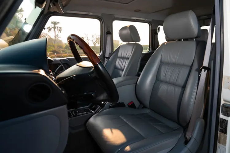 Theo một số thông tin không chính thống, thương hiệu chỉ sản xuất 5 chiếc xe loại này và chiếc xe đặc biệt này có màu Alabaster White. Sự tồn tại của G63 V12 là một bí mật được bảo vệ và được biết, thương hiệu Đức đã đích thân lựa chọn và mời những người mua tiềm năng từ cơ sở dữ liệu khách hàng của AMG như một thành viên của gia đình hoàng gia.