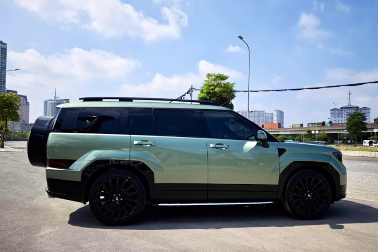 Để chiều lòng khách hàng, nhiều xưởng độ Việt Nam đã giới thiệu nhiều phong cách độ đuôi cho Hyundai SantaFe 2024, nhằm cải thiện vẻ ngoài và tạo cảm giác khỏe khoắn, mạnh mẽ hơn cho xe.