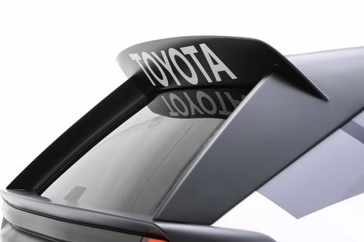 Mẫu xe được trang bị phần cản trước mới với các ống dẫn làm mát tích hợp và các tấm chắn bùn trước thông gió giúp cải thiện khả năng làm mát và khí động học của SUV.