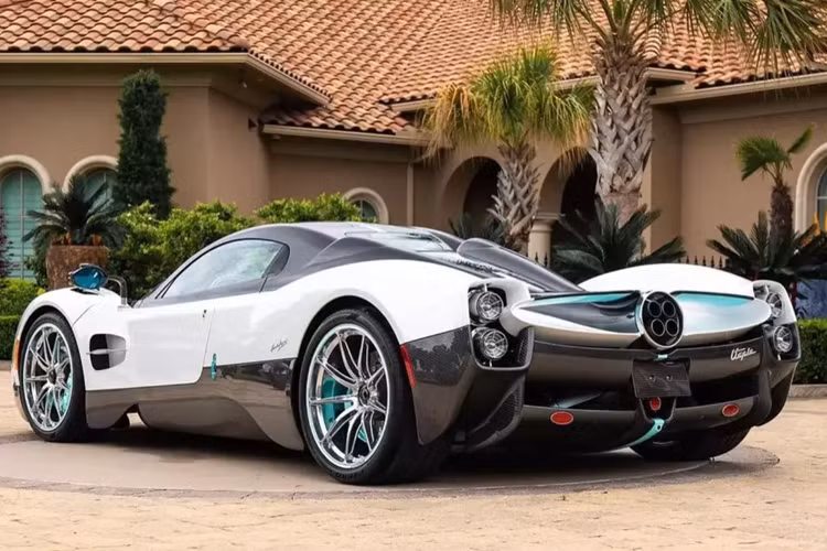 Pagani cũng đã đầu tư thời gian và tiền bạc để giúp Utopia có thể hợp pháp lưu thông trên hầu hết các liên bang ở Hoa Kỳ, thay vì chỉ với mục đích trưng bày và họ đã hái được quả ngọt khi 1/3 số siêu xe Pagani Utopia đã được mua bởi các đại gia nước này.