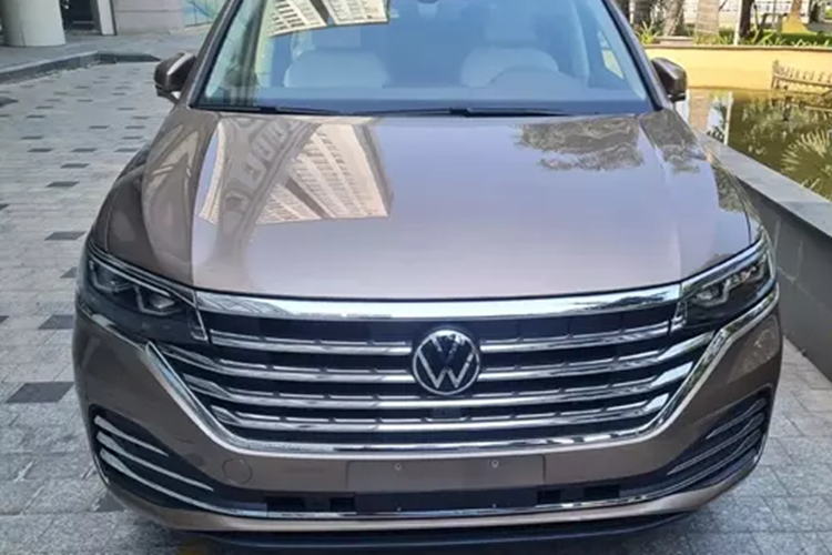 Trong phân khúc xe MPV hạng sang hiện nay, Volkswagen Viloran của Minh Nhựa mới tậu đang gây bão trên thị trường. Chỉ trong 6 tháng đầu năm, Volkswagen Việt Nam đã bán ra gần 1.000 xe,và doanh số hứa hẹn sẽ bùng nổ trong 6 tháng còn lại, được biệt là 3 tháng cuối năm, thị trường xe có nhiều khuyến mãi ấn tượng.