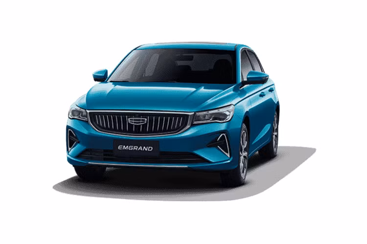 Logo Geely ở giữa lưới tản nhiệt đã được thay thế bằng logo màu bạc mới và các khu vực trang trí hai bên viền dưới sử dụng các đường viền mạ crôm hình chữ L.