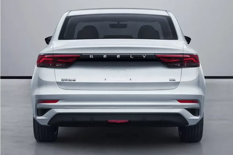 Geely Emgrand 2025 dự kiến sẽ có mặt trên thị trường vào cuối tháng này. Hiện mức giá xe Geely Emgrand 2025 chưa được bật mí, nhưng nhiều khả năng sẽ cao hơn thế hệ thứ 4 đang có giá dao động từ 69.900 nhân dân tệ đến 129.800 nhân dân tệ (9.600 – 17.900 USD), tương đương 228 triệu đến 422 triệu đồng.