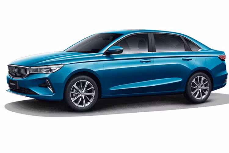 Hiện tại, thông số kỹ thuật nội thất chính thức vẫn chưa được tiết lộ. Để tham khảo, buồng lái Geely Emgrade thế hệ thứ tư hiện tại có bảng điều khiển LCD hoàn toàn 12,3 inch, màn hình điều khiển trung tâm nổi 12,3 inch (có hệ điều hành Geely Galaxy OS tích hợp) và vô lăng hình chữ D.