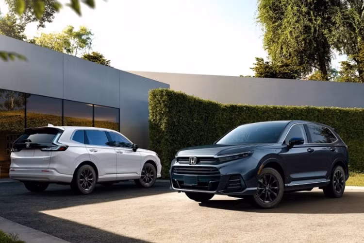 Mới đây, hãng Honda đã chính thức vén màn phiên bản chạy bằng pin nhiên liệu hydro mang tên e:FCEV của dòng CR-V tại thị trường Mỹ. Tuy nhiên, mẫu xe SUV Honda CR-V e:FCEV 2024 không chỉ đơn thuần là xe chạy bằng nhiên liệu hydro thông thường.