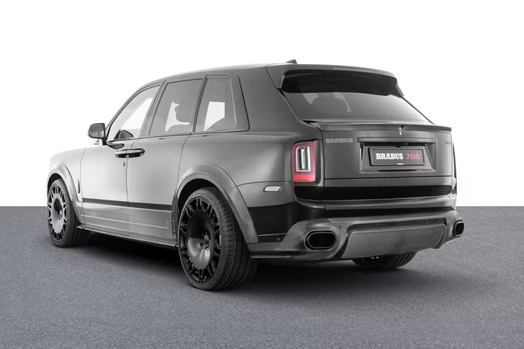 Chi phí để thực hiện Brabus 700 Blue Sky không hề rẻ. Theo Brabus, chiếc xe 700 Blue Sky có giá 897.000 Euro hoặc khoảng 973.000 USD (tương đương 24,58 tỷ đồng). Đồng nghĩa, đây sẽ là chiếc SUV siêu sang, siêu mạnh dành cho chủ nhân yêu thích tông màu xanh nhạt và sắc đen lạnh lùng.