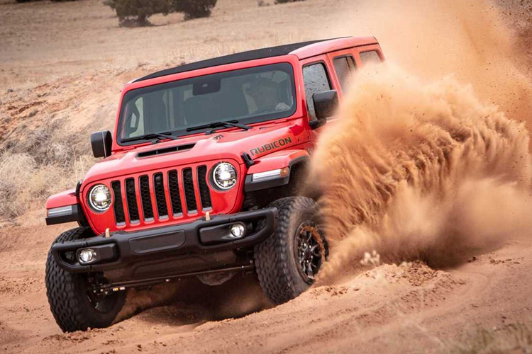 Đồng thời tiếp tục sử dụng hệ thống hút khí Hydro-Guide với ống dẫn 3 cấp cho phép chiếc xe dẫn nước ra khỏi động cơ, ngay cả khi nước ngập mui xe. Ngoài ra, nếu mui xe bị dính bùn, hệ thống hút gió này sẽ vẫn hoạt động an toàn ngay cả khi người lái đạp ga “lút cán.”