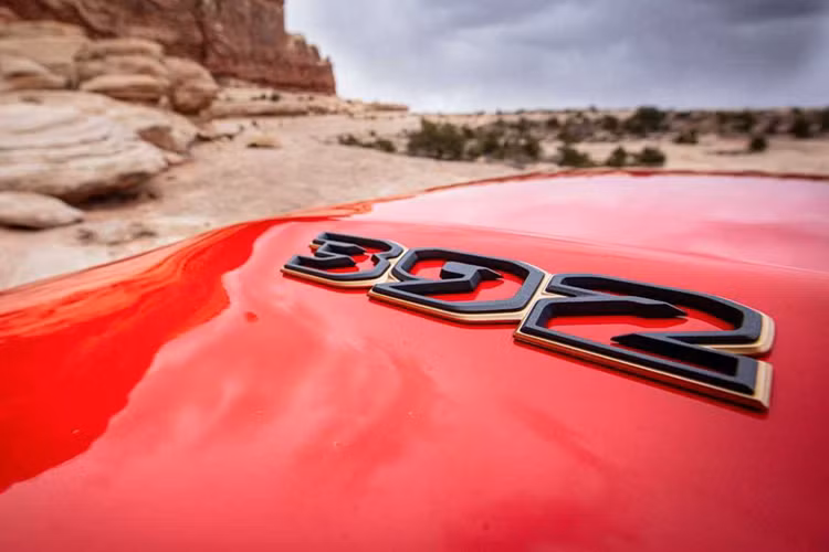 Chế độ số thấp với tỷ số truyền 48:1 và khả năng khóa bộ biến mô cho phép xe leo lên và thoát khỏi những con dốc gần như dựng đứng ngay từ mức vòng tua không tải của động cơ.