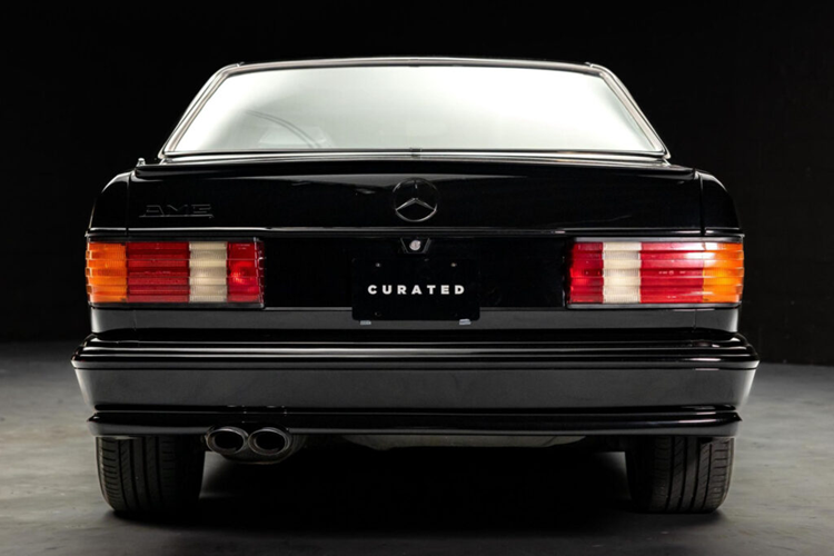 Hiện tại, mẫu Mercedes-Benz 500SEC AMG 6.0 vẫn đang được những người sưu tập xe săn đón và “tranh giành” thông qua một cuộc đấu giá giành quyền mua chiếc xe hoài cổ độc đáo này.