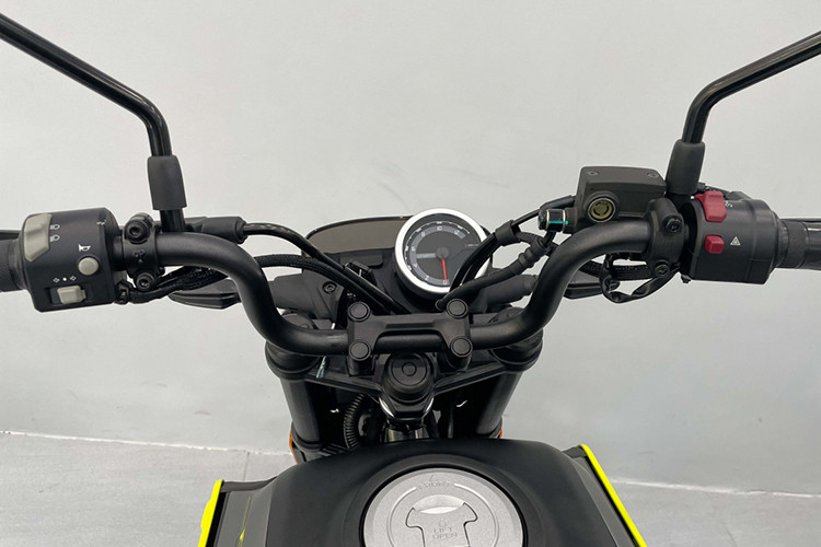 "Trái tim" của mẫu xe này là động cơ phun xăng điện tử, cho công suất tối đa 9,5kW tại tua máy 7.500 vòng/phút và mô-men xoắn cực đại 8,2 Nm tại tua máy 6.000 vòng/phút. Động cơ sử dụng hệ thống làm mát bằng không khí và đi với hộp số 5 cấp côn tay.