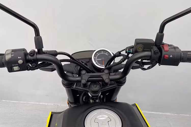 "Trái tim" của mẫu xe này là động cơ phun xăng điện tử, cho công suất tối đa 9,5kW tại tua máy 7.500 vòng/phút và mô-men xoắn cực đại 8,2 Nm tại tua máy 6.000 vòng/phút. Động cơ sử dụng hệ thống làm mát bằng không khí và đi với hộp số 5 cấp côn tay.