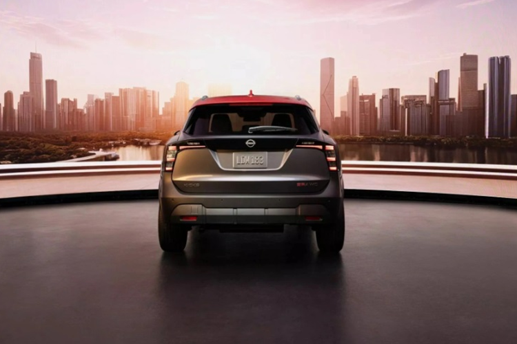 Cung cấp sức mạnh cho mẫu xe SUV Nissan Kicks 2025 là động cơ xăng 2.0L 4 xy-lanh hút khí tự nhiên mới cho công suất đạt 139 mã lực, mô-men xoắn 190 Nm, đi cùng hộp số CVT tự động Xtronic mới truyền sức mạnh tới trục trước (bản tiêu chuân) hoặc cả 2 cầu (bản cao cấp).