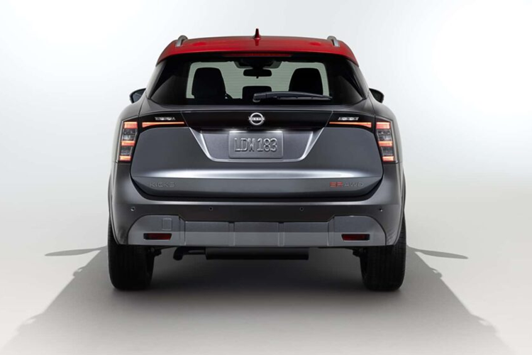 Nissan Kicks 2025 sẽ được mở bán tại tất cả các đại lý tại Mỹ ngày từ mùa hè năm nay. Chưa rõ liệu Nissan Kicks dành cho các khu vực khác như Đông Nam Á nói chung và Việt Nam nói riêng có được áp dụng những thay đổi về mặt thiết kế như xe ở Bắc Mỹ hay không.