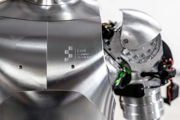 Khác với một số nhà thiết kế robot dạng người khác (bao gồm cả Agility), Figure tập trung vào việc tạo ra một bàn tay linh hoạt giống con người để thực hiện các thao tác điều khiển.