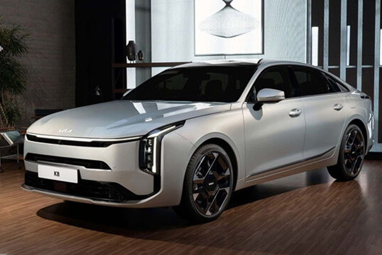Kia cho biết K8 2025 sẽ được phân phối tại thị trường Hàn Quốc ngay trong năm nay. Mức giá xe Kia K8 2025 bán dao động từ 37,36 - 51,67 triệu Won (khoảng 688 - 952 triệu đồng).