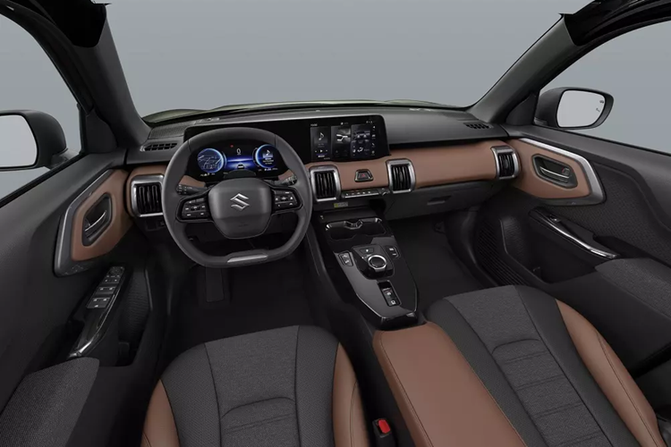 Nóc dốc dần về phía sau và ăng tay vây cá trên nóc. Phía sau xe xuất hiện cụm đèn hậu nối liền hai bên và cửa cốp thẳng đứng. Ở bản thấp, mẫu xe điện này dùng vành hợp kim 18 inch. Trong khi đó, phiên bản cao cấp được trang bị vành hợp kim 19 inch với thiết kế đa chấu khí động lực học.