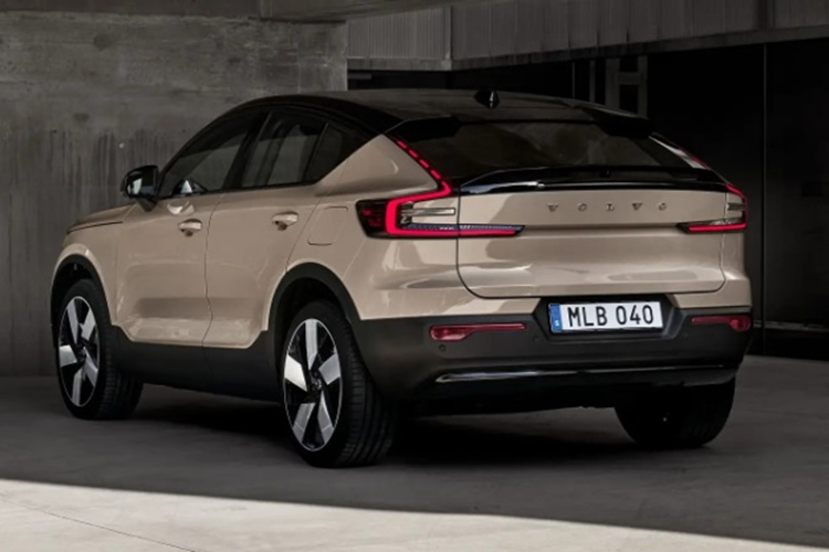 Cảnh báo/hỗ trợ giảm thiểu va chạm trước/sau, hỗ trợ giữ làn đường, giảm thiểu chệch làn đường tích hợp phát hiện lề đường, cảnh báo điểm mù có hỗ trợ đánh lái cùng cảnh báo phương tiện cắt ngang khi lùi.