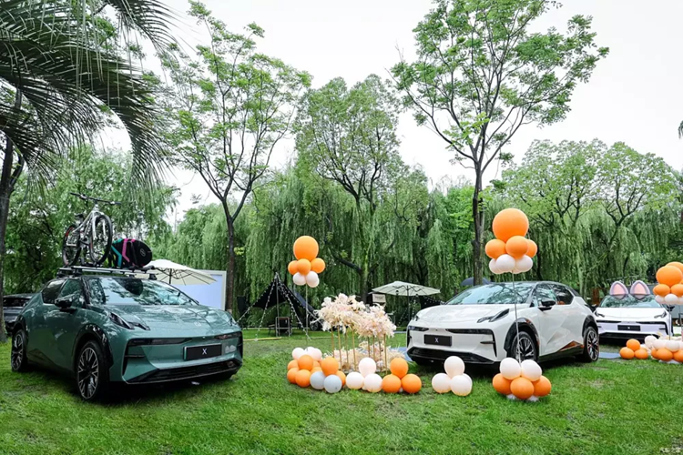 Được định vị là một chiếc SUV nhỏ gọn, Zeekr X 2025 có kích thước bao gồm chiều dài, chiều rộng và chiều cao lần lượt sẽ là 4.450 mm x 1.836 mm x 1.572 mm và chiều dài cơ sở là 2.750 mm.