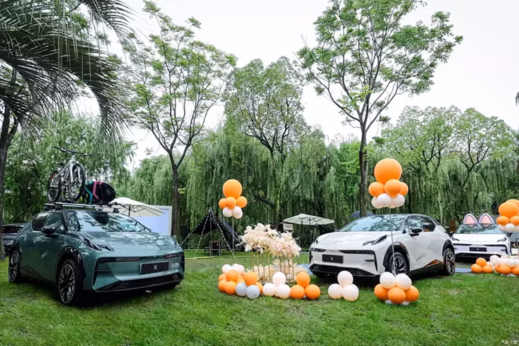 Được định vị là một chiếc SUV nhỏ gọn, Zeekr X 2025 có kích thước bao gồm chiều dài, chiều rộng và chiều cao lần lượt sẽ là 4.450 mm x 1.836 mm x 1.572 mm và chiều dài cơ sở là 2.750 mm.