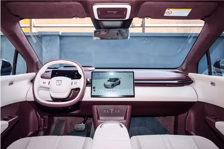 Zeekr X 2025 vẫn được trang bị bộ pin lithium ba thành phần 66kWh làm tiêu chuẩn và tiếp tục được cung cấp ở chế độ dẫn động cầu sau một động cơ và chế độ dẫn động bốn bánh hai động cơ.